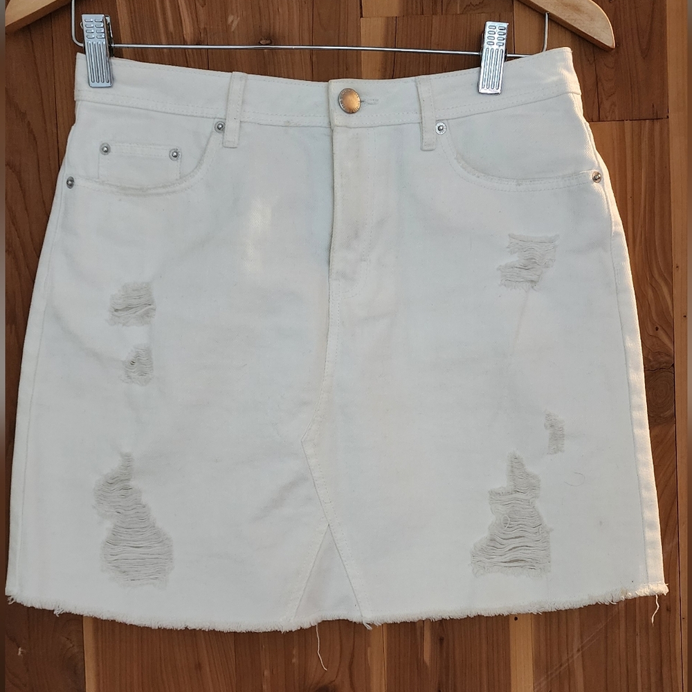 H&M Divided White Distressed Denim Mini Skirt‎ Size 2